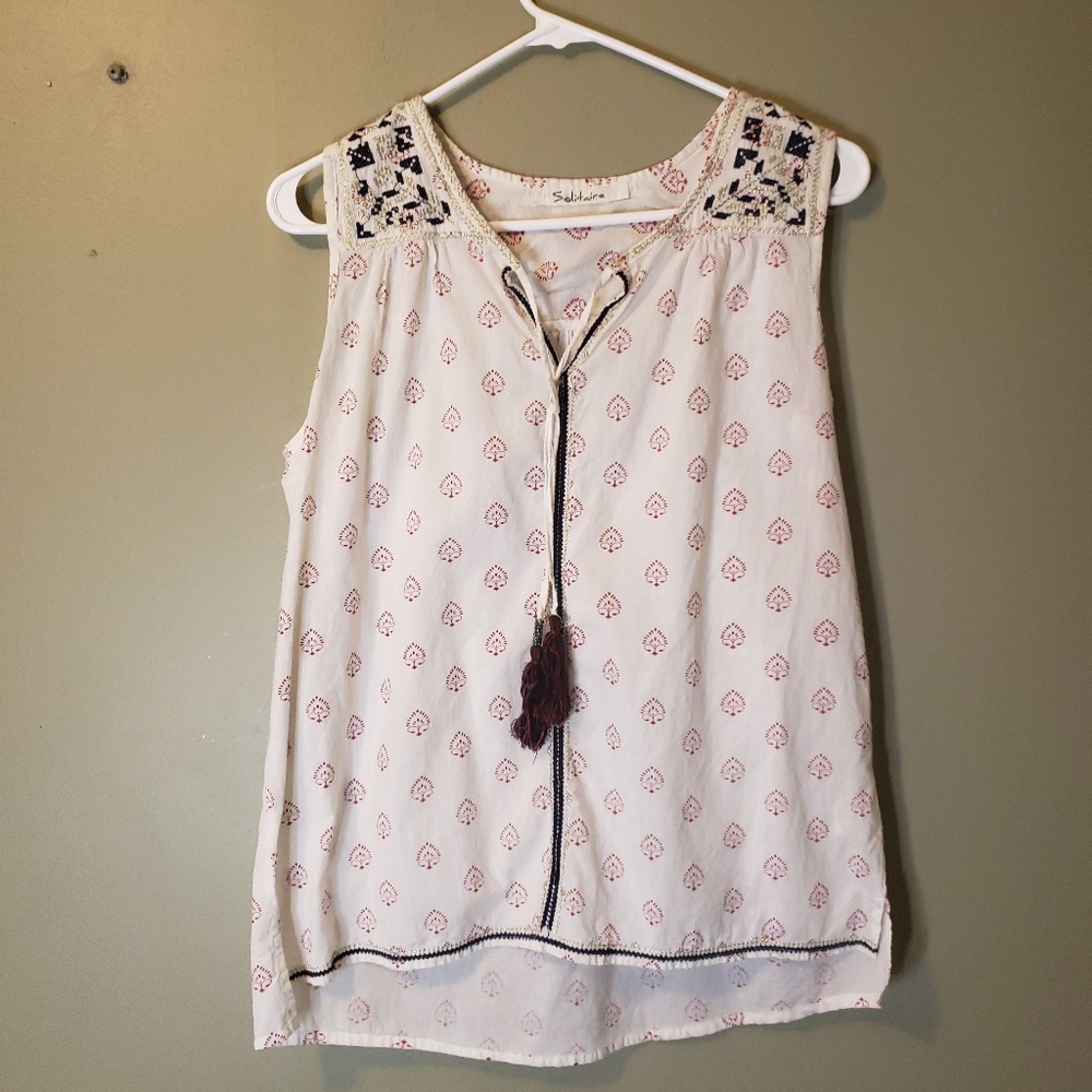 Solitaire blouse with embroidery